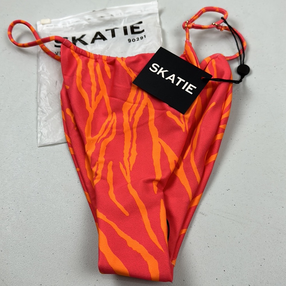 NWT- SKATIE BOBBI BOTTOM - MAUNA LOA | MEDIUM